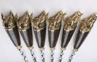 Набор шампуров с декоративным литьем и дер. ручкой "Быки" (6 шт)